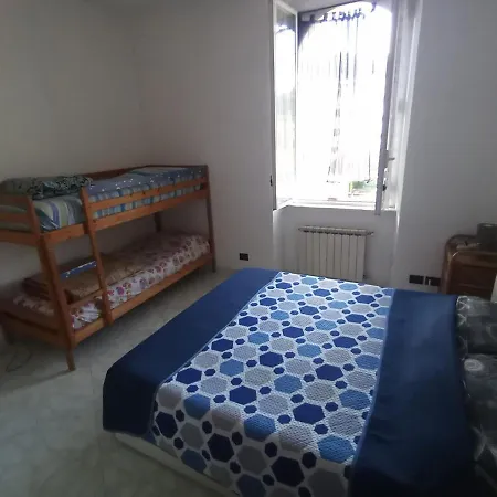 Апартаменты Casa Albarosa, 10 Min Walk Train Station, Free Parking.