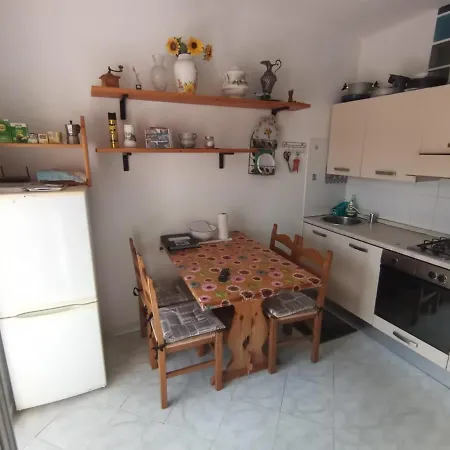 Casa Albarosa, 10 Min Walk Train Station, Free Parking. Апартаменты Специя