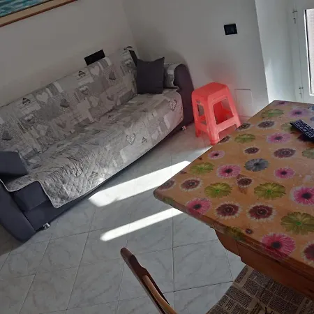 Casa Albarosa, 10 Min Walk Train Station, Free Parking. Apartman La Spezia