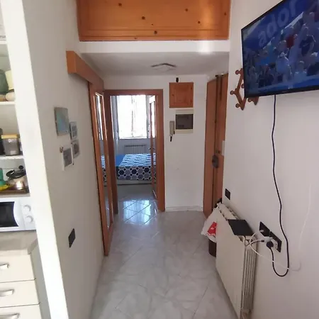 Casa Albarosa, 10 Min Walk Train Station, Free Parking. Apartment *