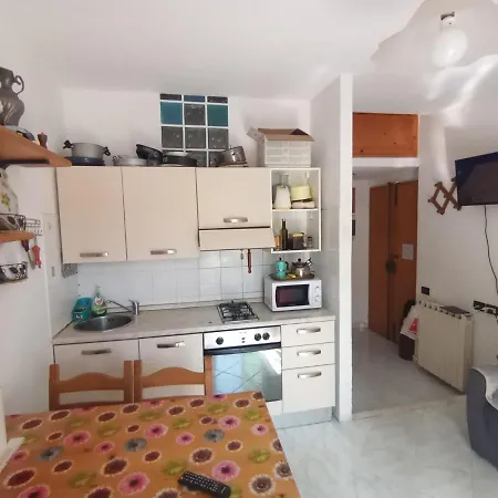 Apartman Casa Albarosa, 10 Min Walk Train Station, Free Parking. *