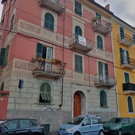 Apartment Casa Albarosa, 10 Min Walk Train Station, Free Parking. La Spezia