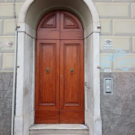 Apartman Casa Albarosa, 10 Min Walk Train Station, Free Parking. *
