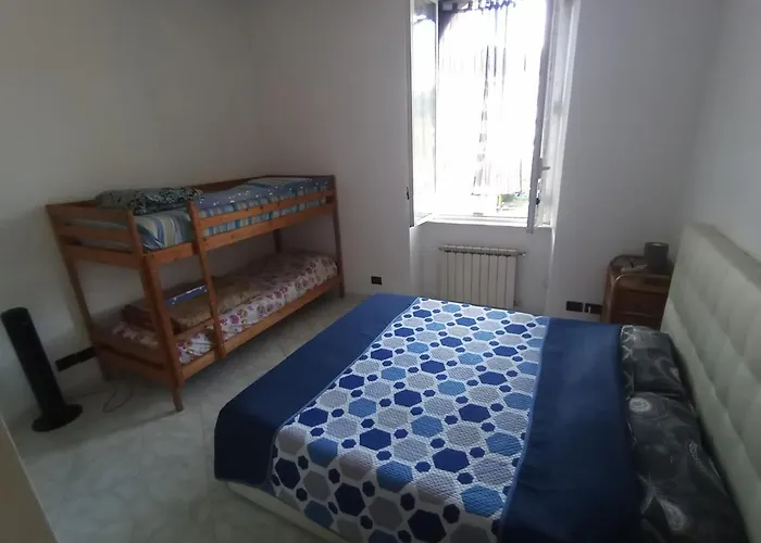 Apartment Casa Albarosa, 10 Min Walk Train Station, Free Parking.