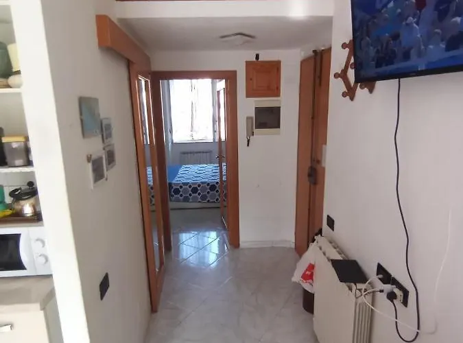 Casa Albarosa, 10 Min Walk Train Station, Free Parking. Apartment *