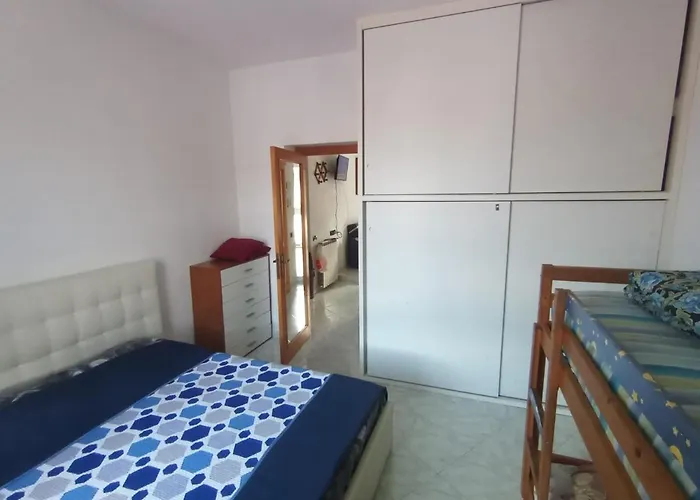 Casa Albarosa, 10 Min Walk Train Station, Free Parking. Apartment