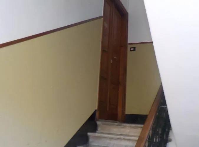 Apartment Casa Albarosa, 10 Min Walk Train Station, Free Parking.