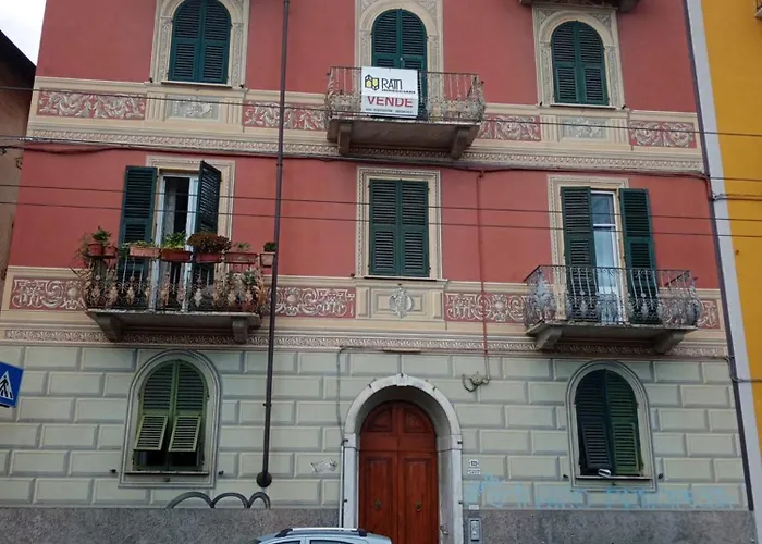 Apartment Casa Albarosa, 10 Min Walk Train Station, Free Parking. La Spezia